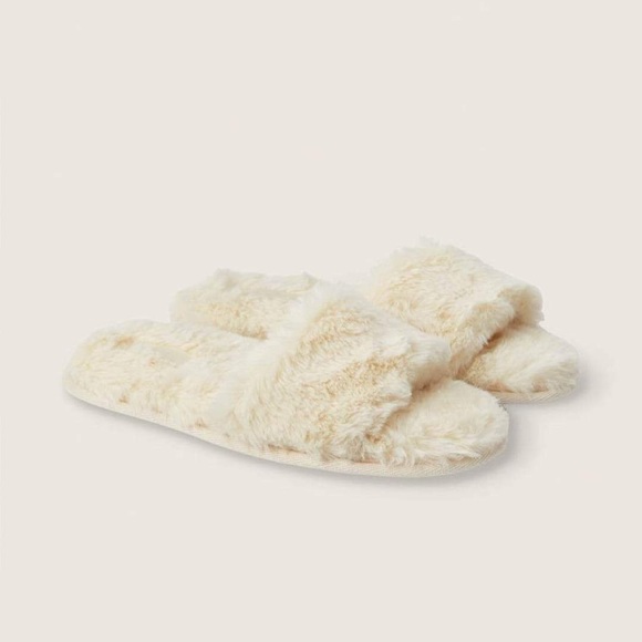PINK VS Faux Fur Slipper size Medium NIP - Picture 2 of 8